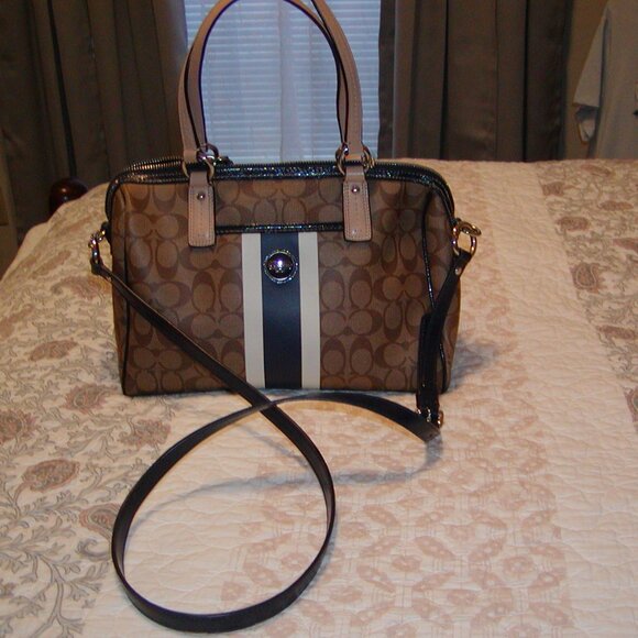 Coach Bag - Picture 2 of 6